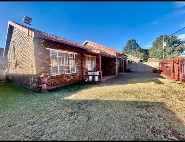2 BEDROOM HOUSE FOR SALE IN VANDERBIJLPARK CE 1